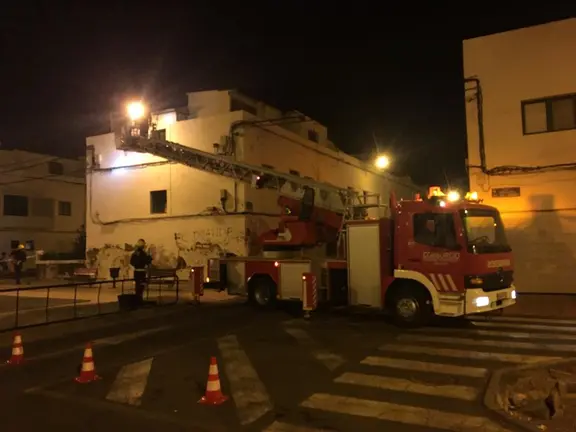 Derrumbe del techo de una casa abandonada