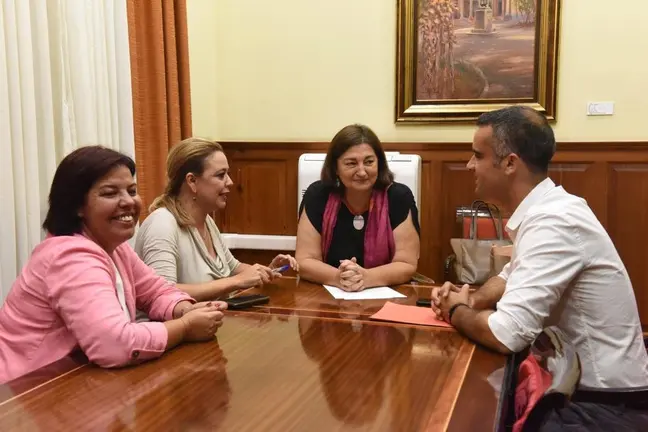 FOTO REUNIÓN CON CONSEJ EDUCA GOB CAN 15 10 2019