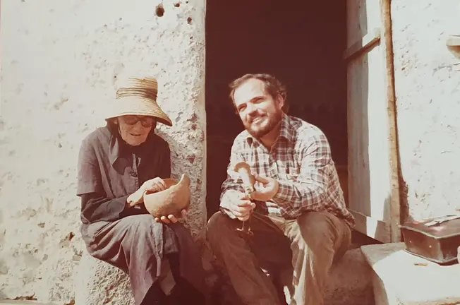 FLORIÁN CORUJO JUNTO A LA CERAMISTA DÑA. DOROTEA. FOTO CEDIDA POR LA FAMILIA