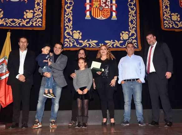 FAMILIA FLORIÁN CORUJO RECOGIENDO PREMIO