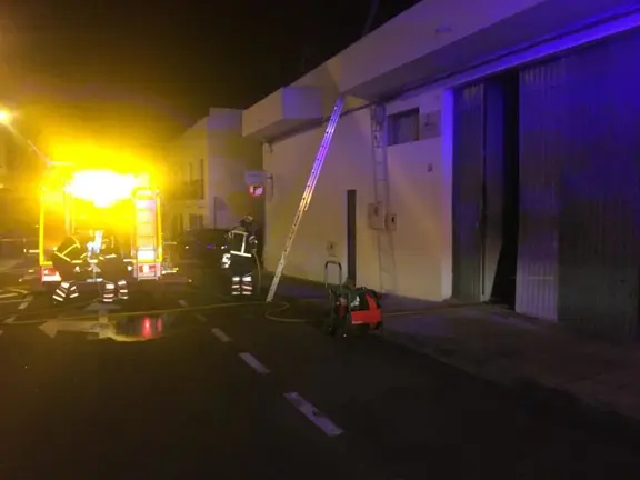 Incendiada una carpintería en Arrecife