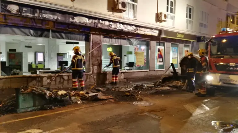 Incendiada la entidad de Bankia en Titerroy 2