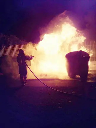 Incendio de 3 contenedores en la calle Carlos III