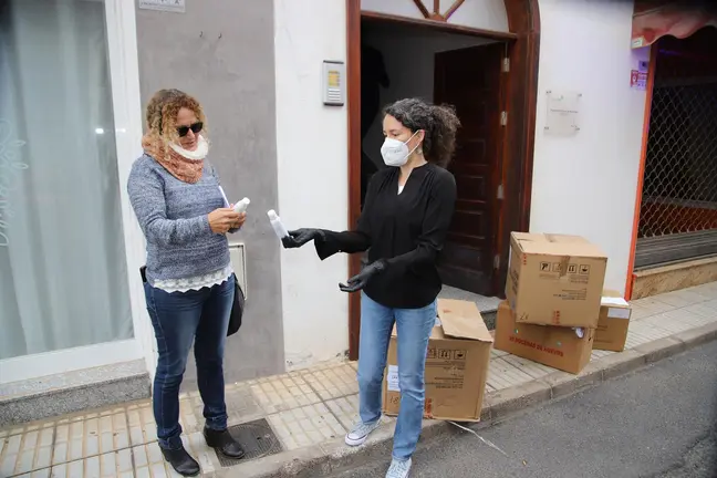 Entrega mascarillas a comerciantes (2)