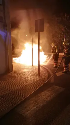 Incendio de contenedores en Playa Honda