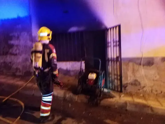 Incendio en vivienda de 'okupas'