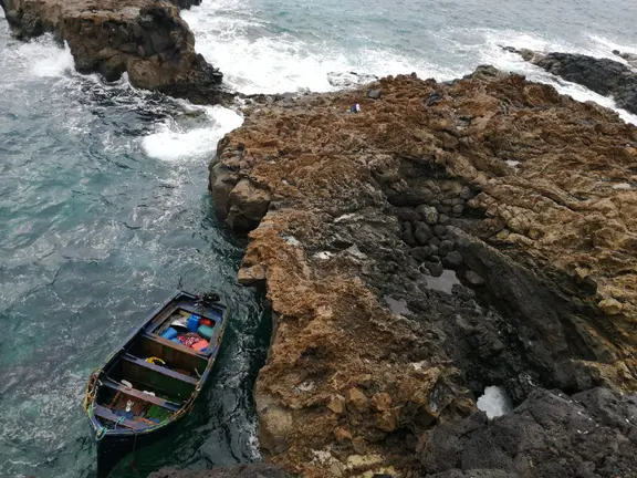 Patera en la costa de Mala