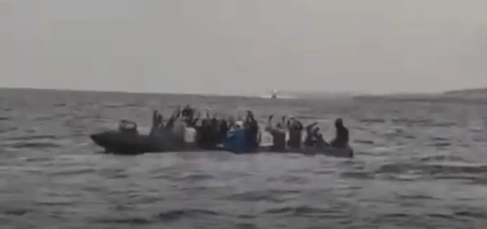 Patera en la costa de Puntamujeres