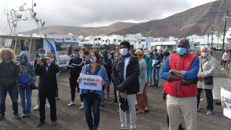 Ofrenda floral a los inmigrantes en Orzola