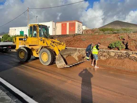 Labores de reacondicionamiento tras las lluvias en Tías