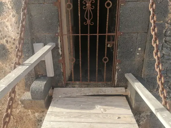 castillo de las coloradas puerta