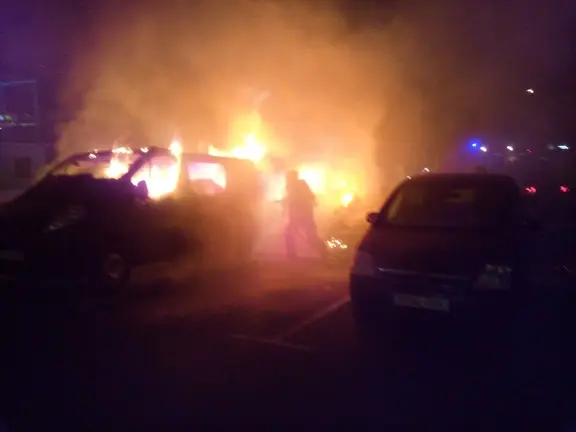 Cuatro coches incendiados 3