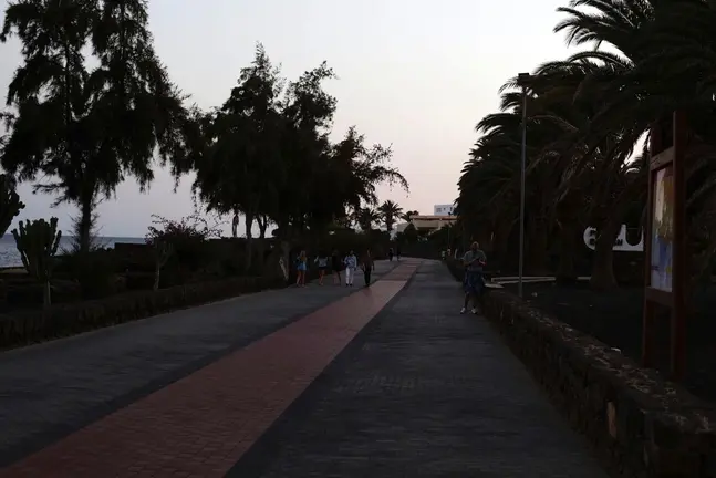 AVENIDA COCEDEROS SIN LUZ 1