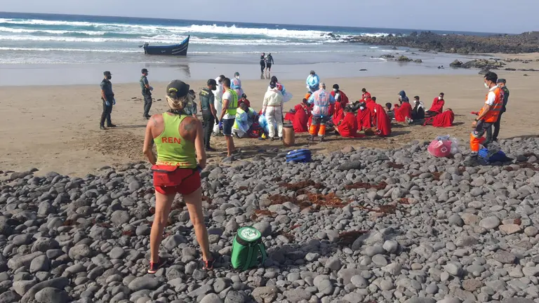 Llegada de patera a Orzola