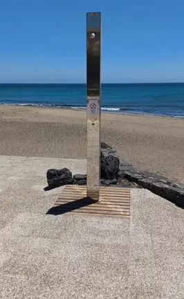 Duchas en la playa de Matagorda