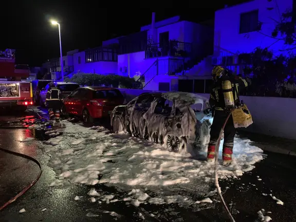 Noche de incendios en Playa Honda