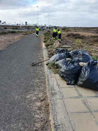 Limpieza de caminos en Tías