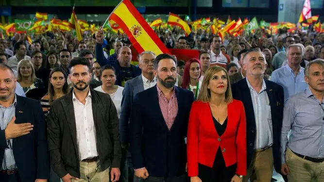 Santiago-Abascal-Patricia-Enrique-Palacio_1402971962_111594796_667x375