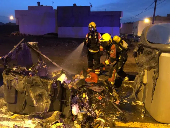 Seis contenedores quemados en Arrecife