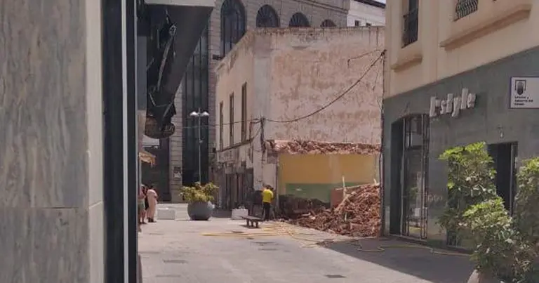 Fotografía del día de la demolición en Hermanos Zerolo