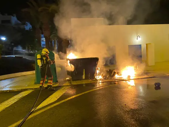 Más contenedores incendiados en Puerto del Carmen