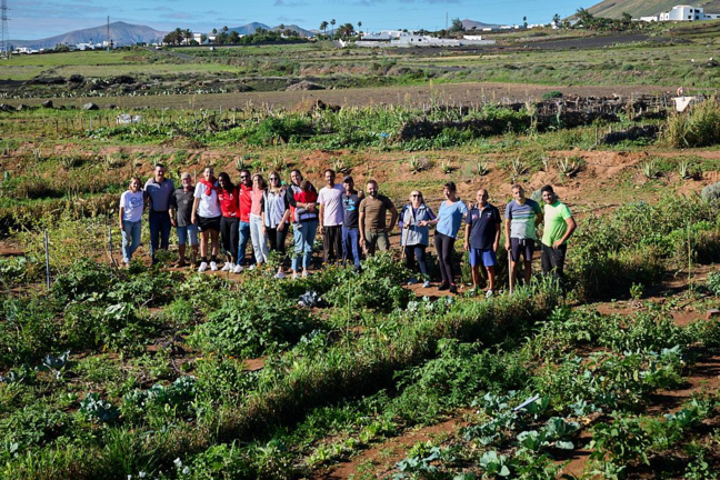 Planta árboles con Conecta Tías