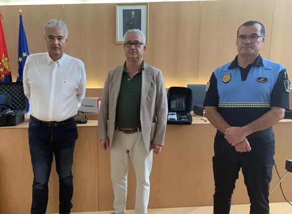 Tías adquere un cinemómetro y un drogotest para la Policía Local