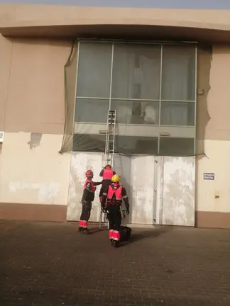 Los bomberos actuando en el lugar