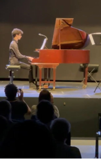 Lorenzo Poggi al piano