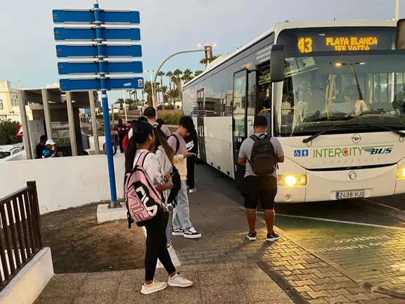 lanzarote en pie yaiza guaguas