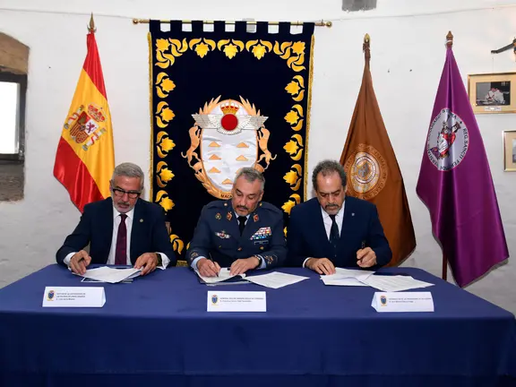 Foto 1_Firma colaboración EA_ULPGC_ULL