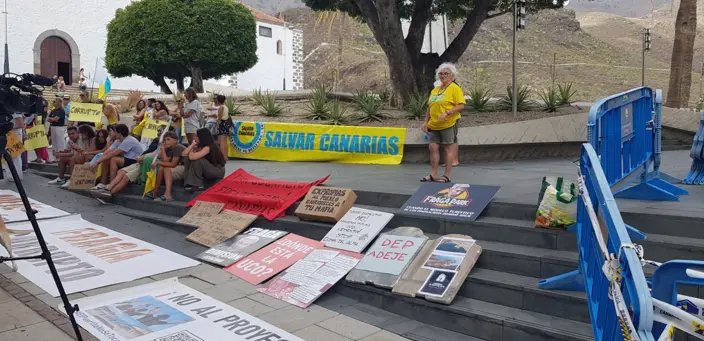 Concentraci&oacute;n frente al ayuntamiento de Adeje