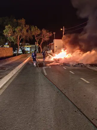 Incendio de contenedores en calle Palma de Mallorca 2
