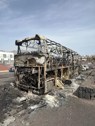 Guagua quemada en Playa Blanca