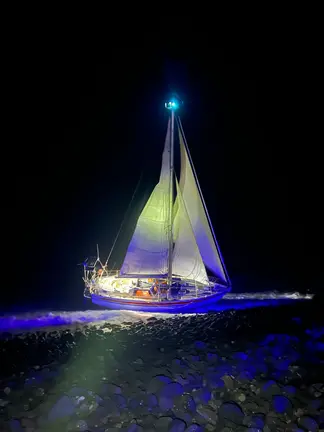 Velero encallado en Guatiza