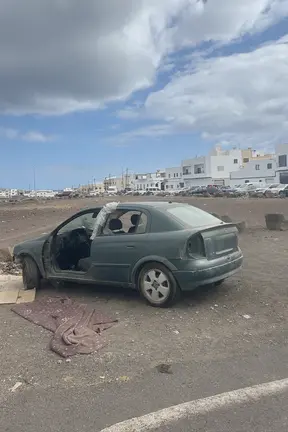 Coche abandonado en  Titerroy - septiembre 2025