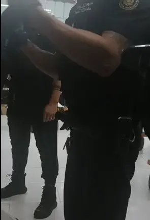 Momento de la inervenci&oacute;n policial