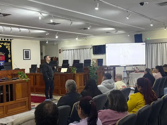 Reuni&oacute;n con representantes de agrupaciones carnavaleras (5)