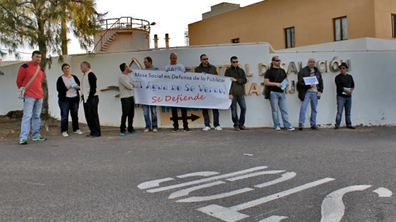 Concentración de la Mesa Social por el Agua frente a Inalsa