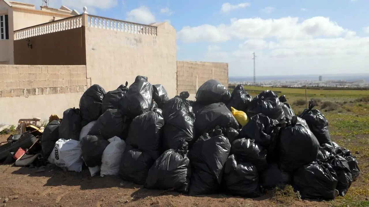 Recogidos 5.000 kilos de basura por Medio Ambiente