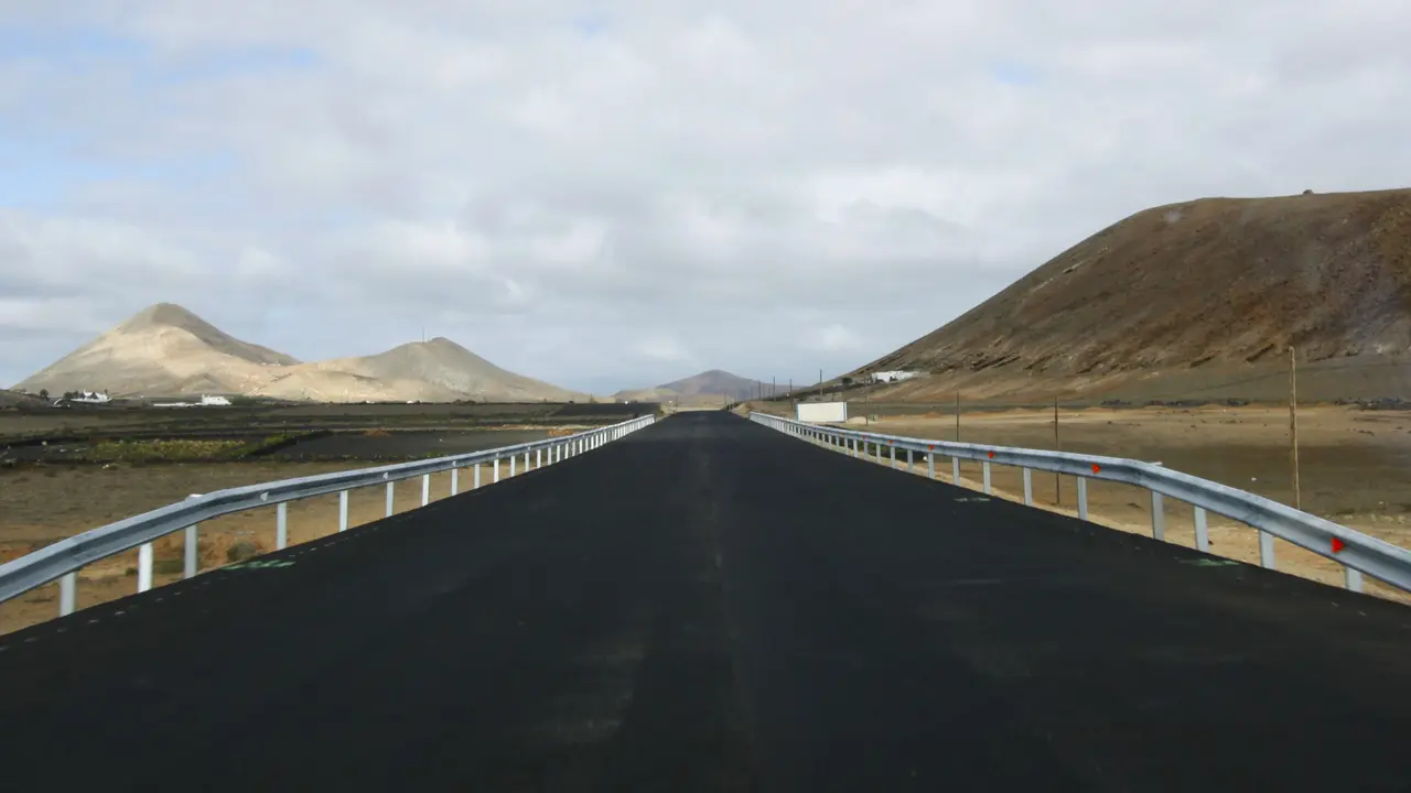 Carretera nueva a Tinajo