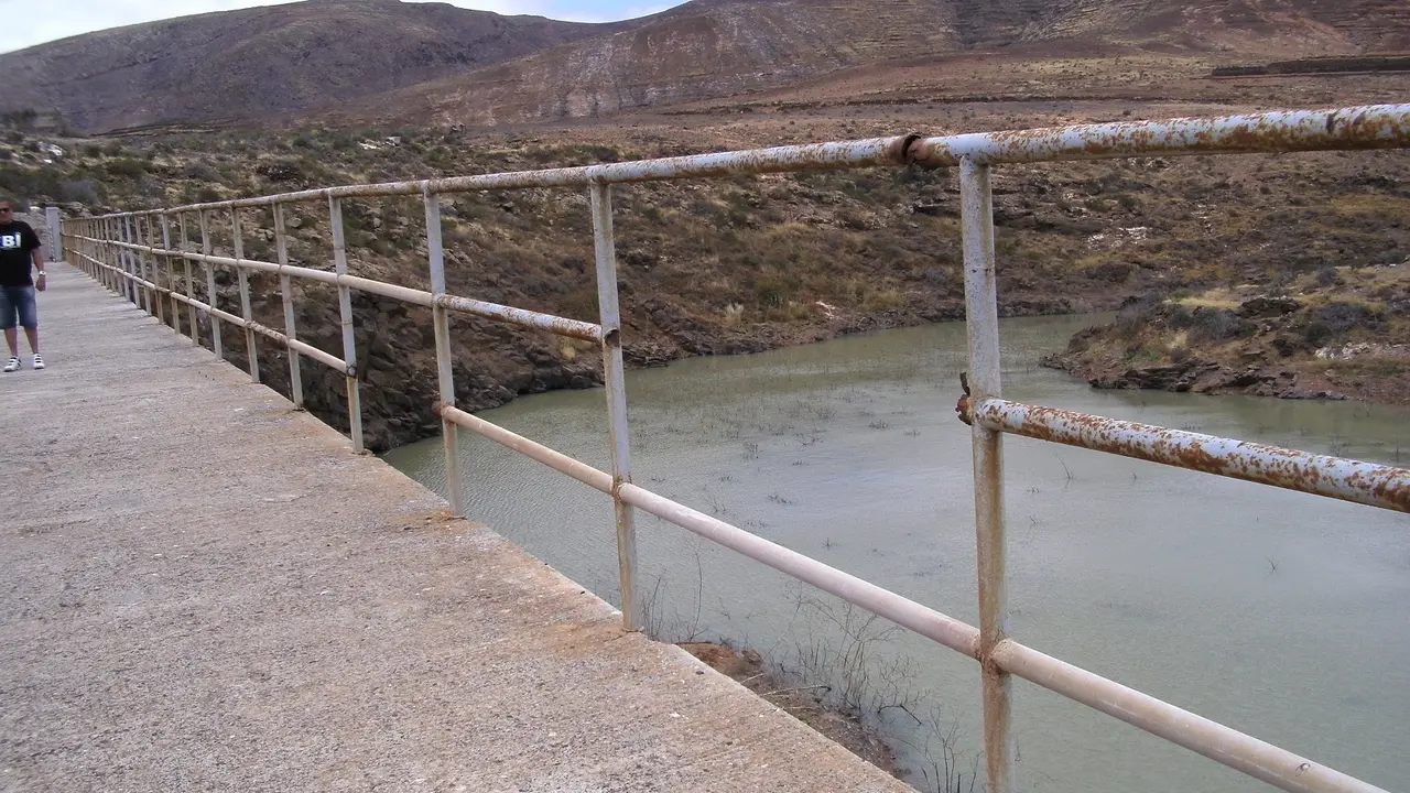 Numerosos desperfectos en la Presa de Mala