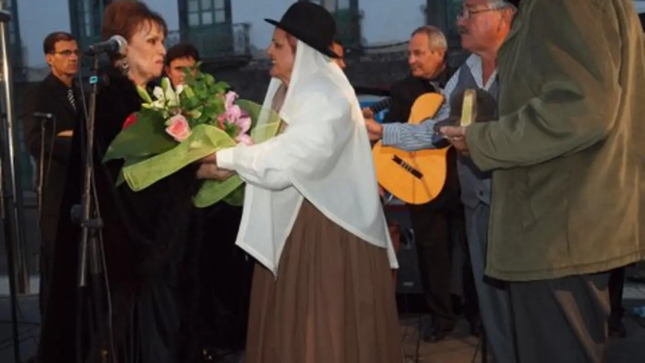 Mary Sánches homenajeada por la Orden del Cachorro