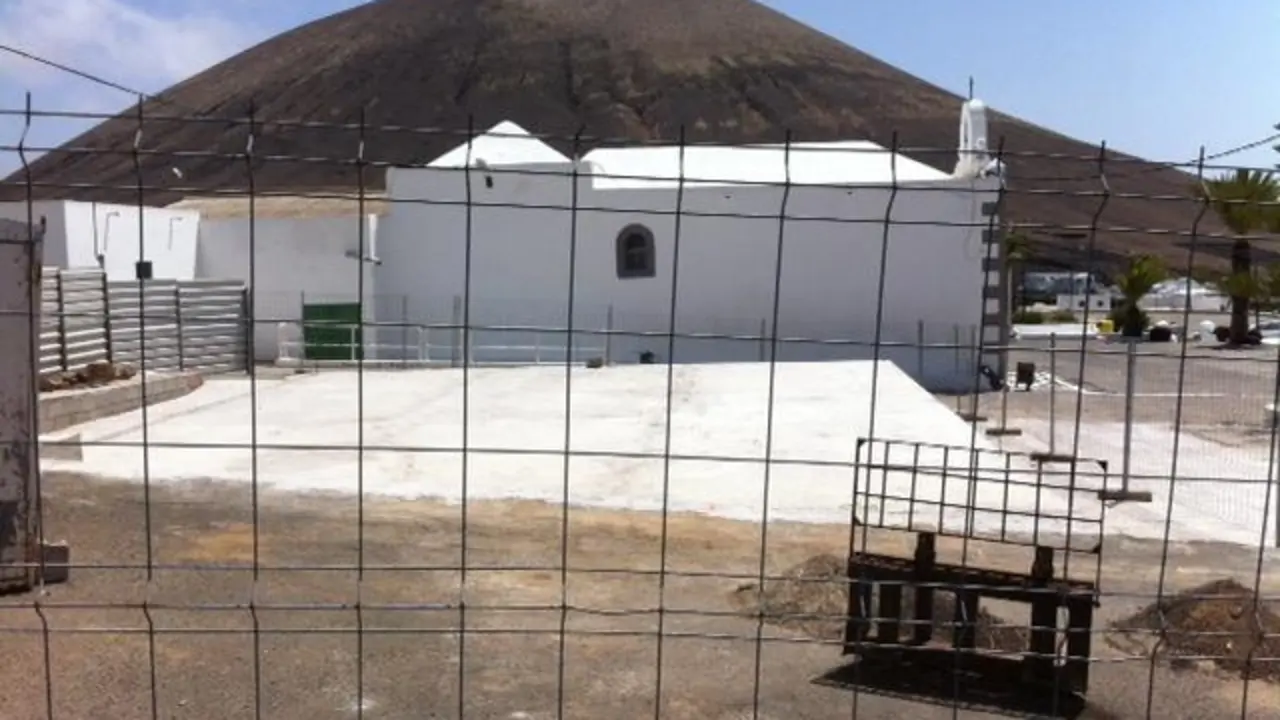 Los alumnos de Montaña Blanca estudian en barracones