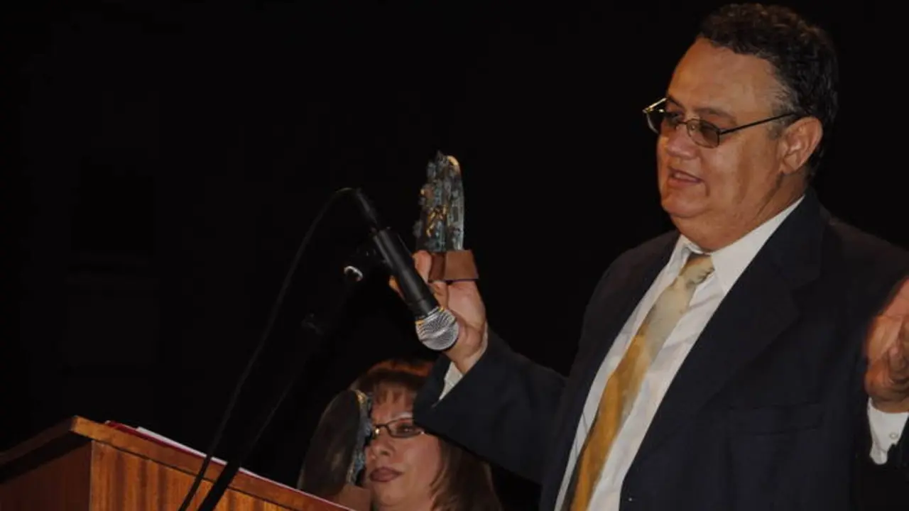 Andrés Santana presentando la pasada Edición de los Premios