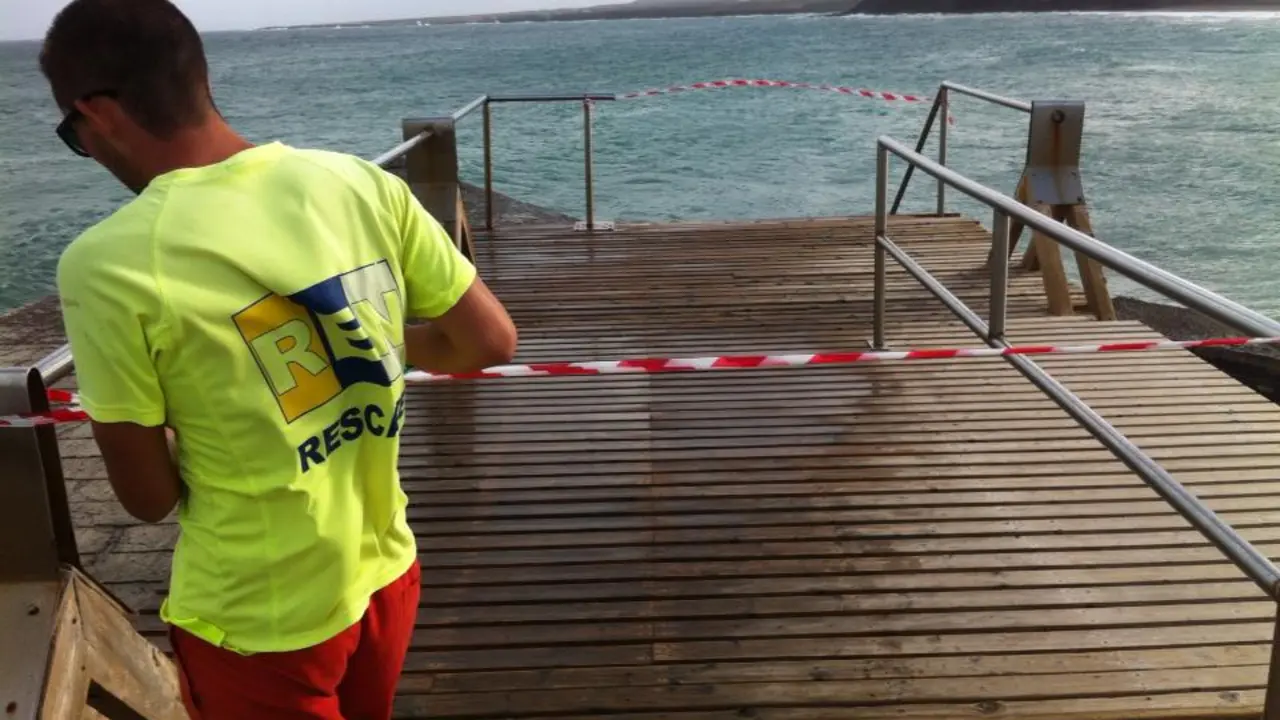 Precintado el Muelle de Arrieta por el fuerte temporal