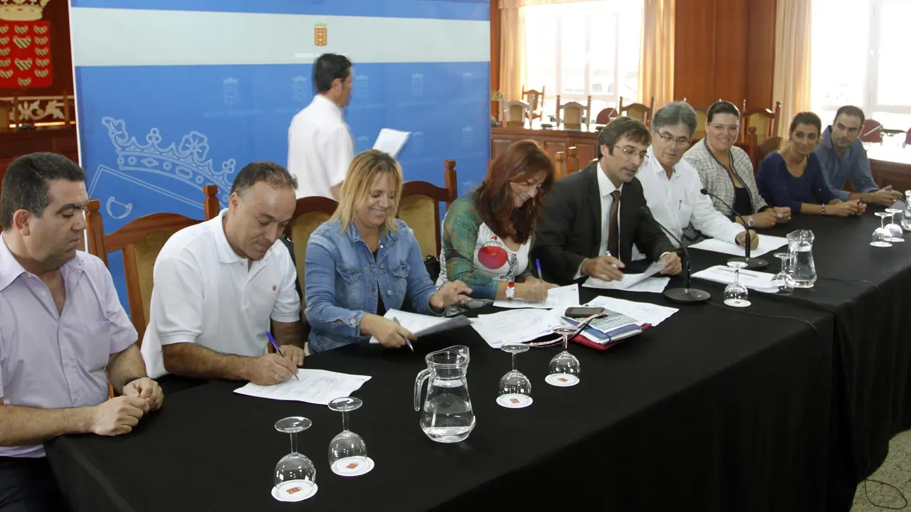 Firma Convenio Cabildo-Ayuntamientos (100.000 euros)