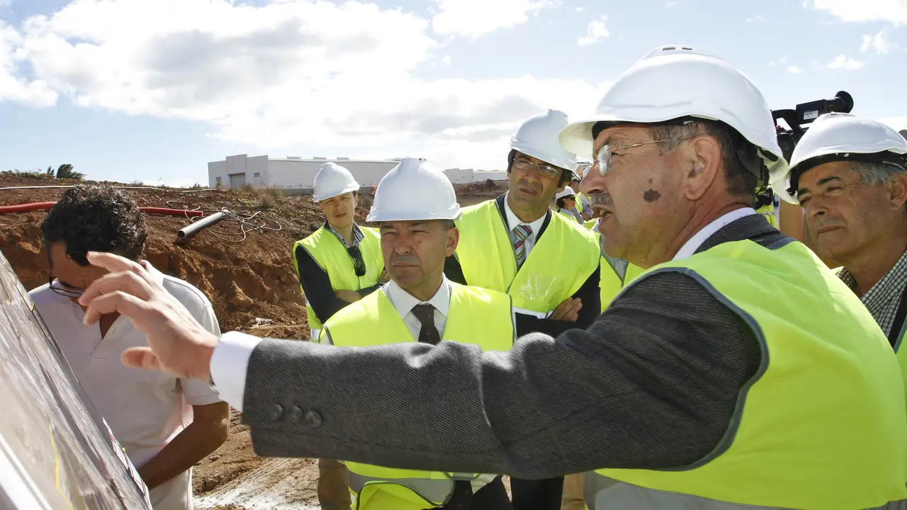 Paulino Rivero visitando obras en Lanzarote
