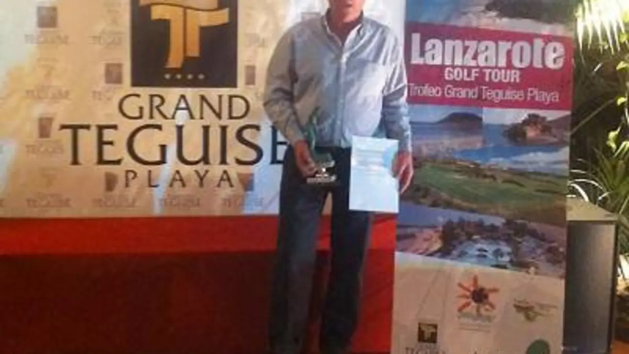 FOTO-GANADOR-GRAN-FINAL-NACIONAL-LANZAROTE-GOLF-TOUR-2013--ANTONIO-PERALES