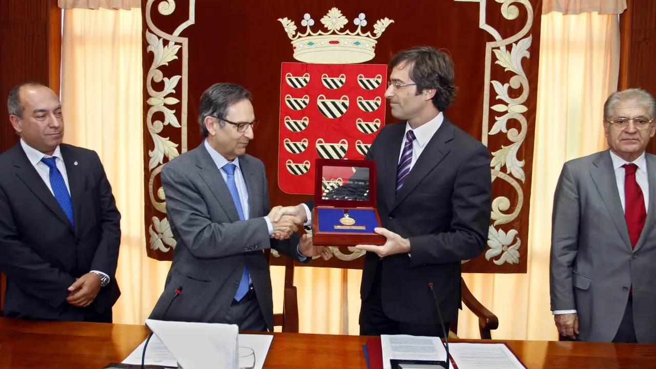 acto entrega medalla oro (7)
